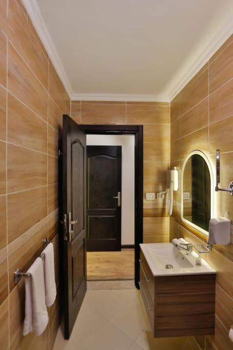 Parkside Boutique 3 Bbr Serviced Apartment - Ocean Blue - Near Airport Kairo Eksteriør bilde